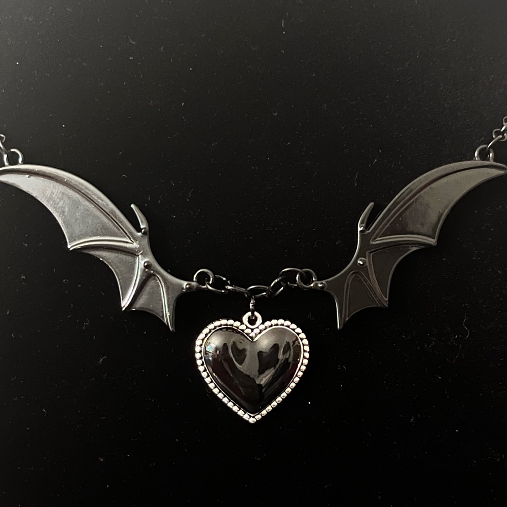 Hand Crafted Gothic Black Bat Wing Necklace with Heart Pendant - Picture 3 of 4